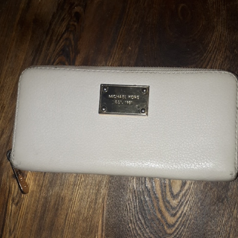 Michael Kors Leather Continental Wallet